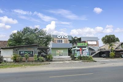 OYO Life 91027 Note Hotel Syariah