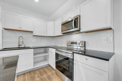 Spacious 3BR Detroit Apt Sleeps 7 + Wifi