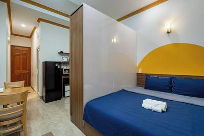 Hearth and Home De Tham