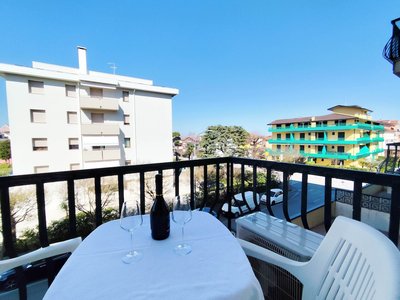 Comfy Flat With Pool and Balcony