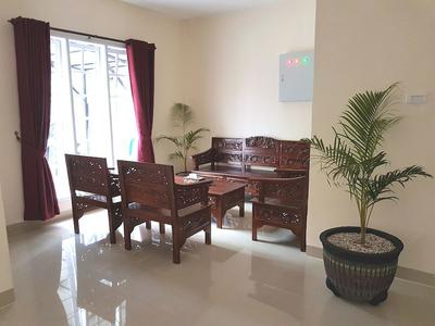 Zoe's Paradise Waterfront Hotel