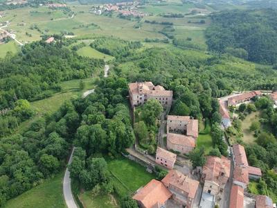 Charming Castle Stay, Robella
