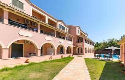 BELLA DE LUX  APTS