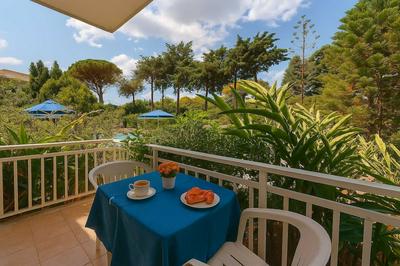 Bluewhite Studio - Cozy Garden Nest