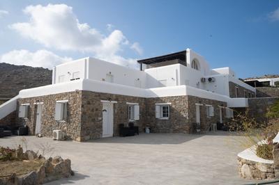 Mykonos Stylish Ivory Apt w Shared Pool