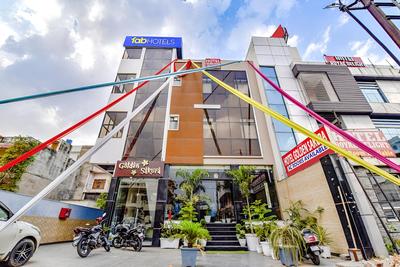 Fabhotel Golden Sakura