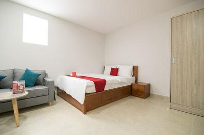 Reddoorz Premium Near Etown 3