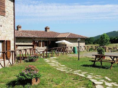 Farmhouse Near Lake Trasimeno With Pool