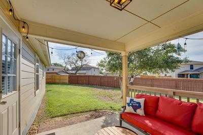 Sunny Universal City Home ~ 18 Mi to San Antonio!
