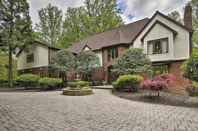 Tranquil Getaway In Gated Community - Free Wifi And Laptop-friendly Workspace 1 Bedroom Condo by Redawning