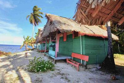 Private Ocean-Front Cabin with private bathroom on San Blas Island