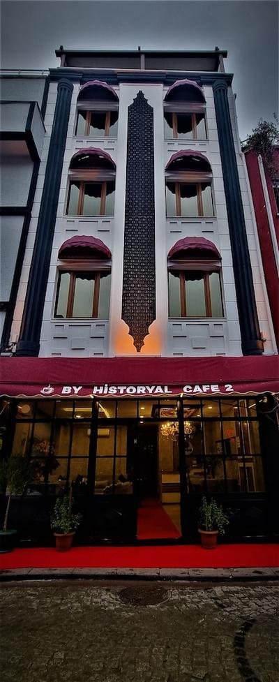 By Historyal Hotel Due