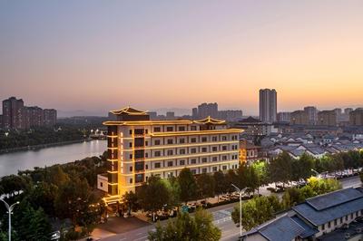 Ramada Encore by Wyndham Linqu Downtown