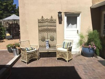 Artist Adobe - Blocks From The Plaza and Rail Yard, Southwestern Charm, Modern Touches