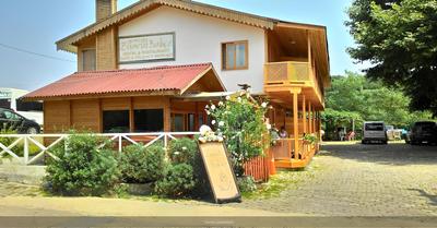 Acarlar Zumrut Bahce