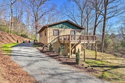 Treetop Sanctuary w/ Long-range Mountain View