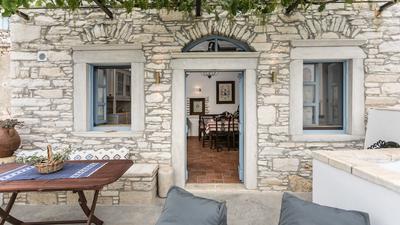 Traditional Inn Pirethron