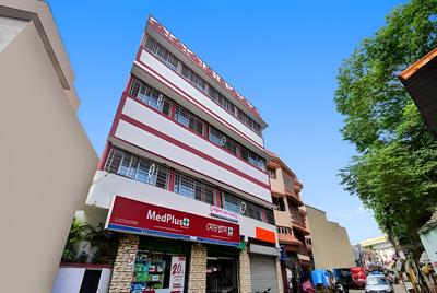 Goroomgo Vhyom Sky Palace Near Sakherbazar Metro Station Kolkata