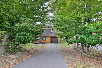 Lakefront Poconos Home w/ Game Room & Kayaks!