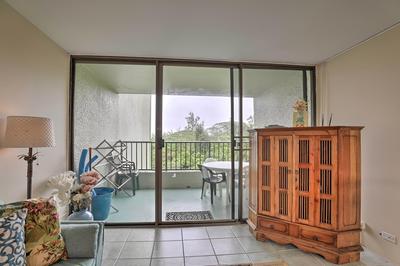 Hilo Condo w/ Pool Steps From Carlsmith Beach Park