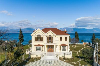 Villa Filoxenia - by the sea - up to 12 guests