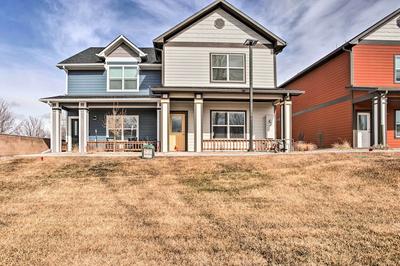 Modern Townhome ~ 3 Mi to Dtwn Grand Junction