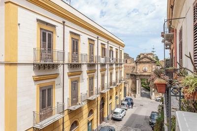 Stylish Apartment near Piazza Magione