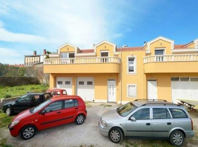 Bright Kaštela Apartment With Balcony and Private Parking
