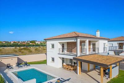 Villa Dvor Comfortable Holiday Residence