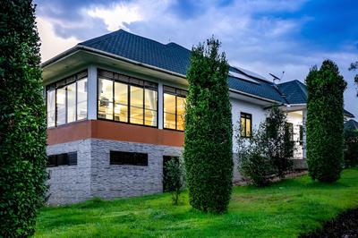 THE CRESTED CRANE BWINDI HOTEL