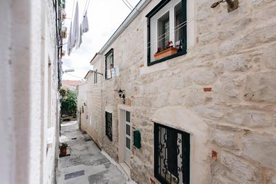 Domus "ANNO 1881"