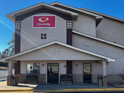 Econo Lodge Spring Lake near Fort Bragg