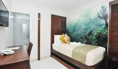 717 Cesar Place Hotel