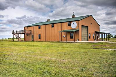 'the Copper Roost': Lake Texoma Escape w/ Hot Tub