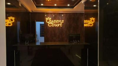 Queens Court Hotel