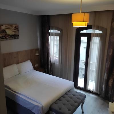 Zeus Convenient Suit İstanbul