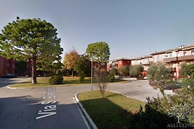 Ground Floor Near Beaches and Center Town