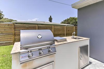 Beach House w/ Outdoor Kitchen, Walk to Coast