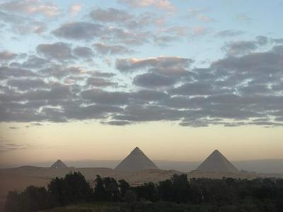 Heru Pyramids View Hotel