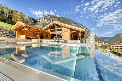 Chalet GM in Brand With 5 Bedrooms and 8 Bathrooms