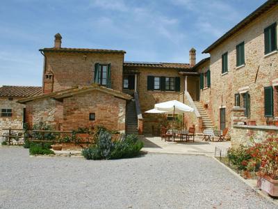 Cottage in Asciano With Pool and Terrace