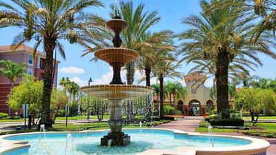 Spacious Vista Cay Condo, Near Universal!