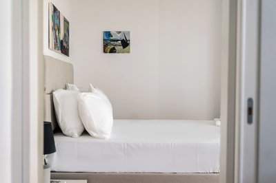 Cozy 2BR Near Metro Acropolis View