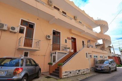 Apartments and Rooms Armanda