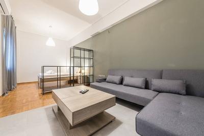 Vibrant Cozy Flat Near the Metro