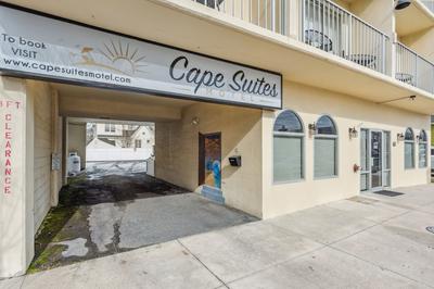 Cape Suites Room 8 - Free Parking! 2 Bedroom Hotel Room by RedAwning