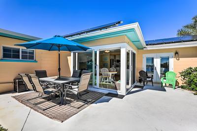 Pool, Dock & Kayaks: Waterfront Palmetto Home