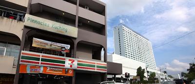 Place2Stay - Opposite Hilton