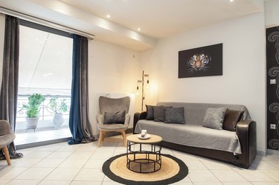 Elegant Spacious 2 Bd Apt in Petralona