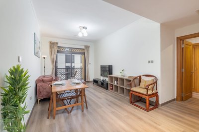 Magnificent 1 BR Apt Situated on a Prime Location